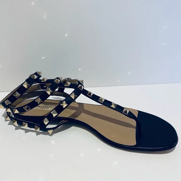 VALENTINO GARAVANI ROCKSTUD BLACK FLAT THONG SANDALS. - Picture 2 of 16